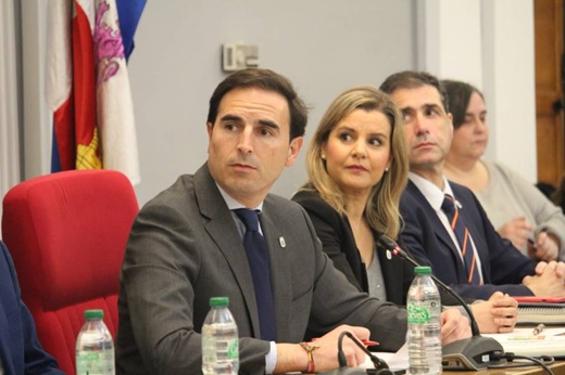 Toma el acta del concejal Juan Carlos Casado Patino en el pleno ordinario de enero 2026 // Paula de la Fuente